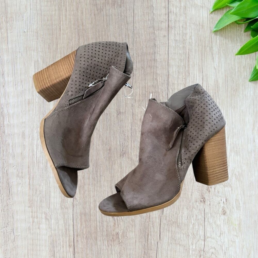 NEW Universal Thread peep toe suede booties